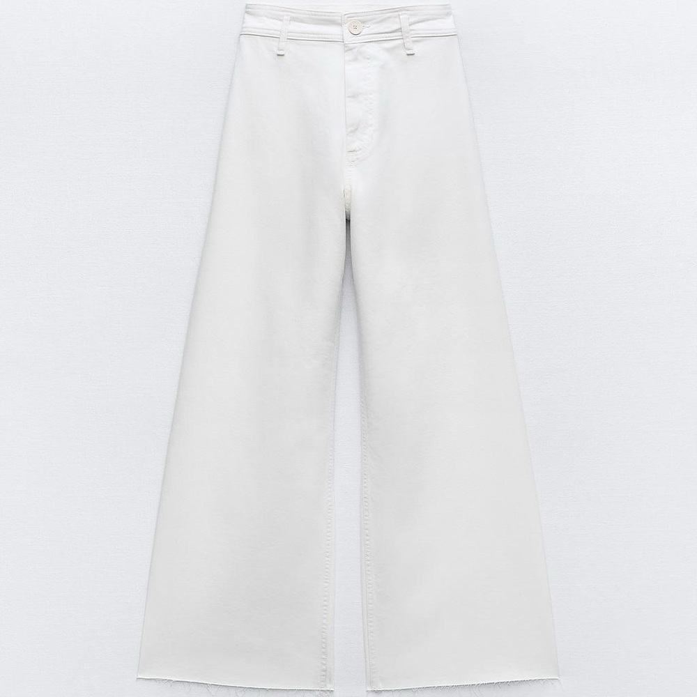 ZARA - High Waisted Marine White Straight Leg Jeans - Size 4